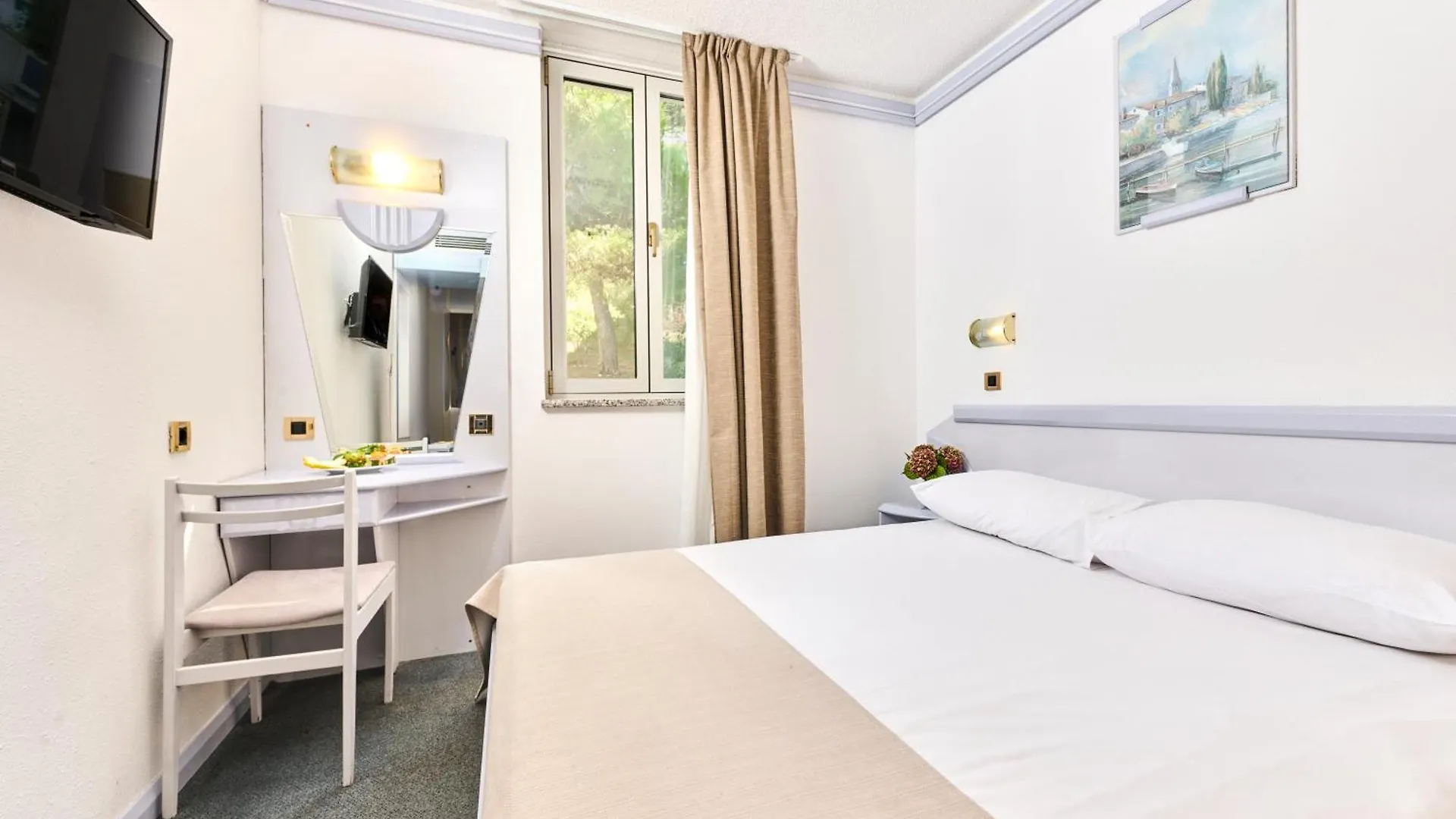 Hotel Plavi Plava Laguna Porec 3*,