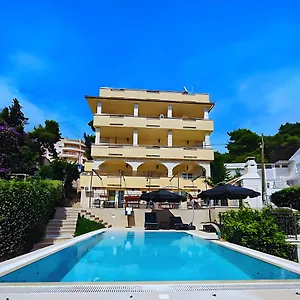  Apartment Penava, Private Beach, Pool And 7min To Croatia