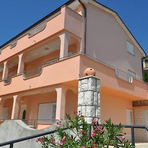 apartments-bozic.primorje-gorskikotar.com/