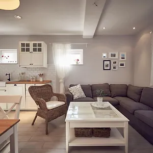 apartments-tonka-trogir-21223.hotels-in-trogir.com/